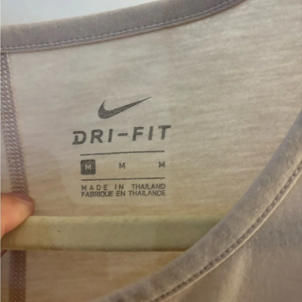 Nike Dri-FIT Woman’s Short-Sleeve Tee in Light Beige Sz Med